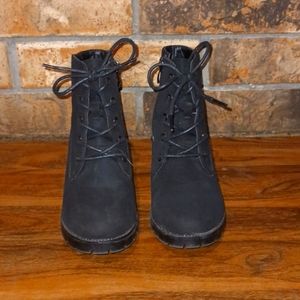 Black heel boots the brand is I.D. REQUIRED,the size is 1M, color black.